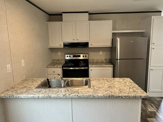 Building Photo - 38 Tower Manor Cir W