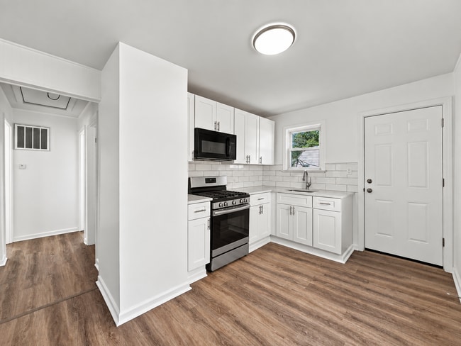 Building Photo - 2223 E Bergin Ave