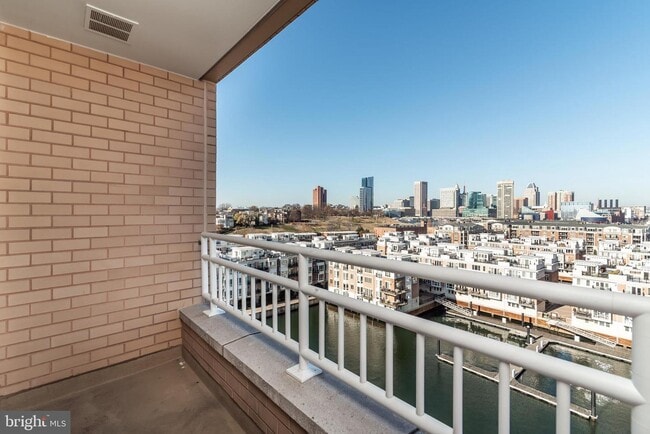 Building Photo - 100 Harborview Dr