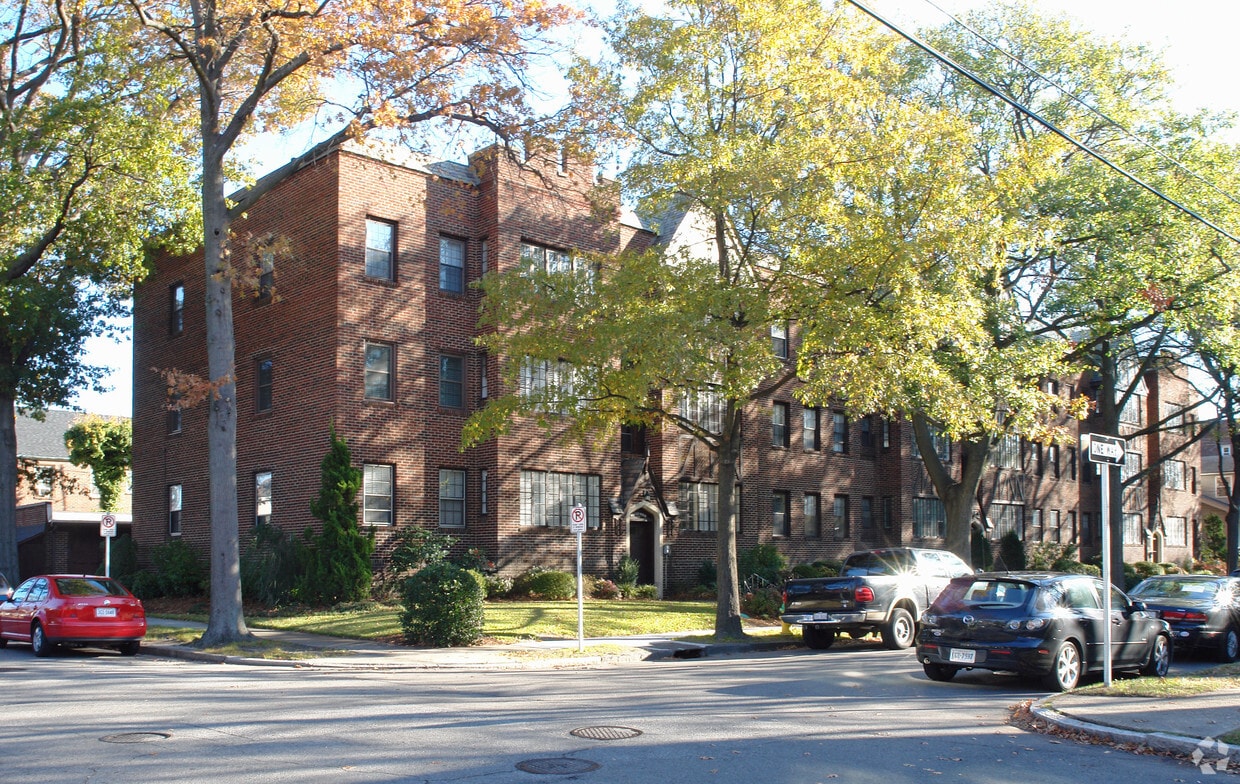 WINDSOR MANOR 828832 Gates Ave Norfolk, VA Apartments for Rent in