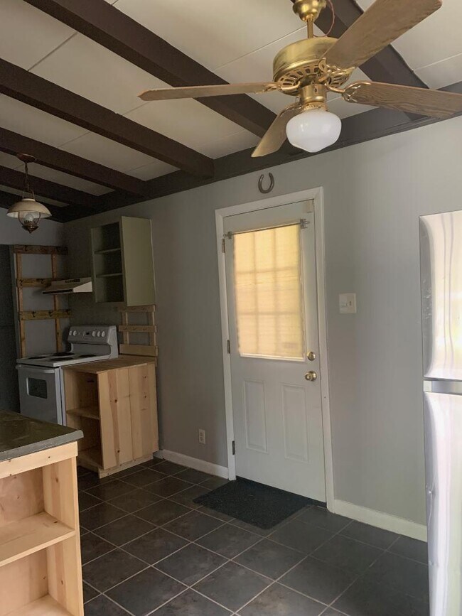 Building Photo - 1550 Bluebird Ln