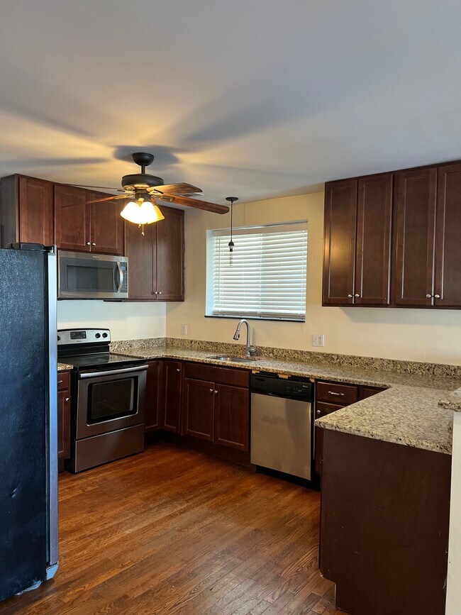 Kitchen - 3918 Kingsland Ct