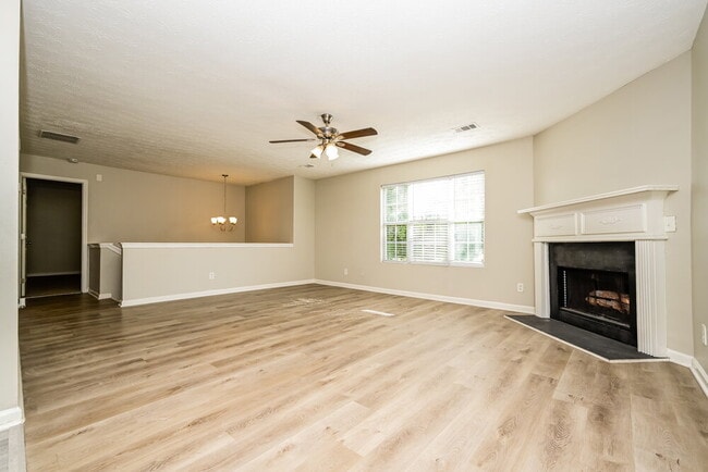 Building Photo - 2059 Oak Terrace Dr SE