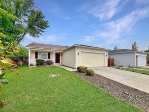 Building Photo - 10025 Shooting Star Ct