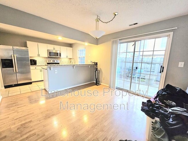 Building Photo - 435 Chatterton Dr