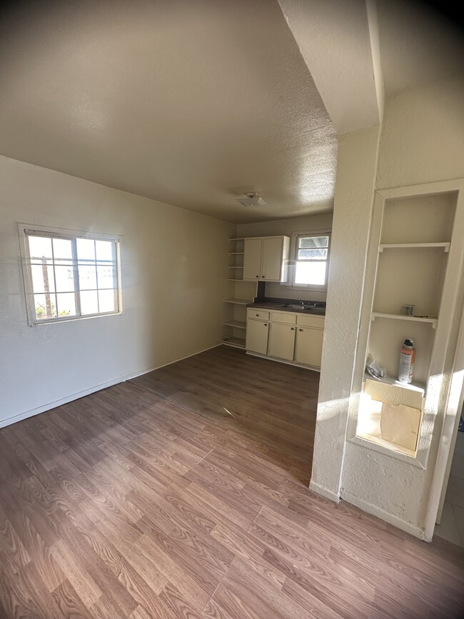 Kitchen - 5127 Clara St