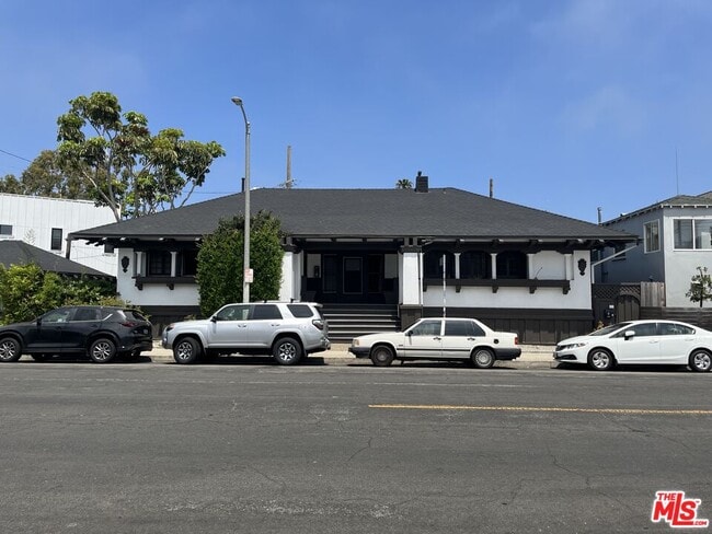 Building Photo - 1304 Riviera Ave