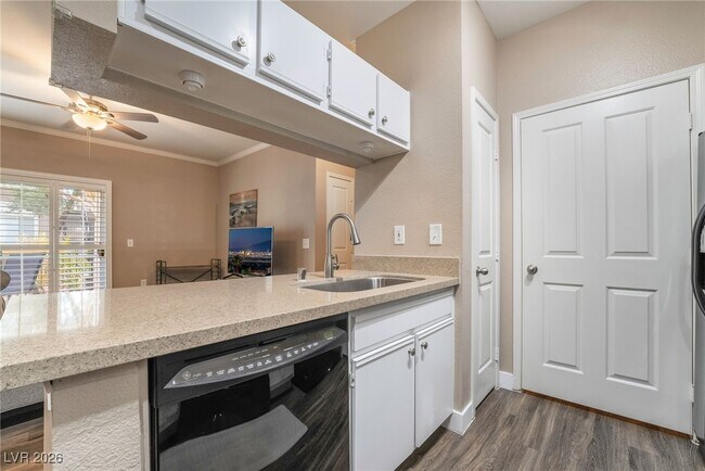 Foto del edificio - 2900 Sunridge Heights Pkwy