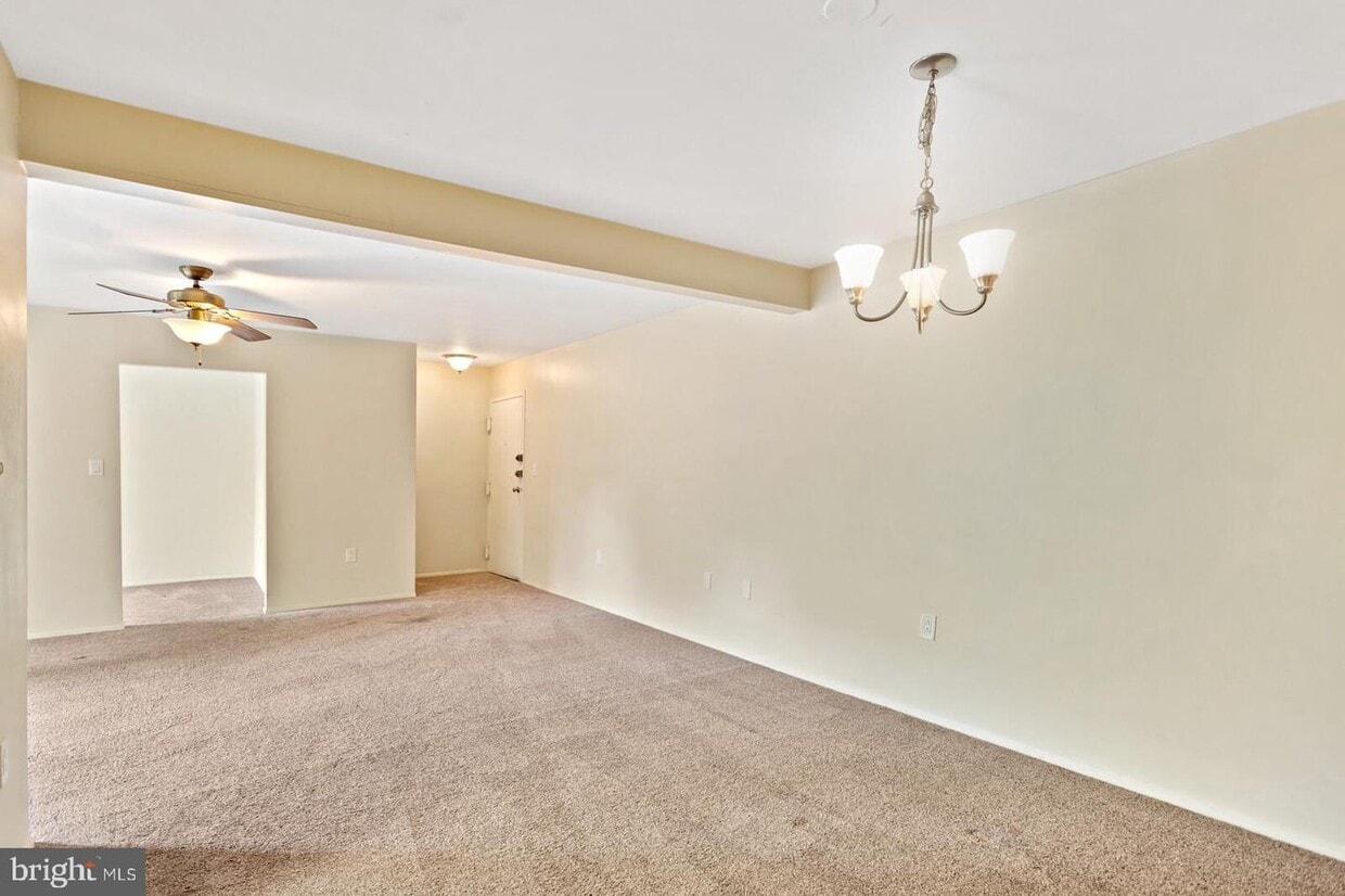 Primary Photo - 5612 Bloomfield Dr