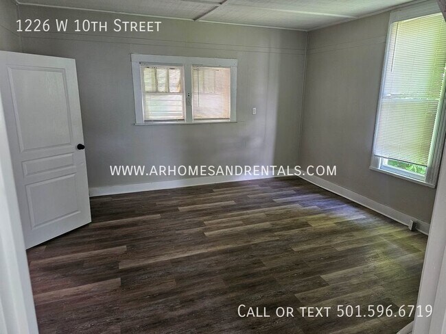 Foto del edificio - 1226 W 10th St