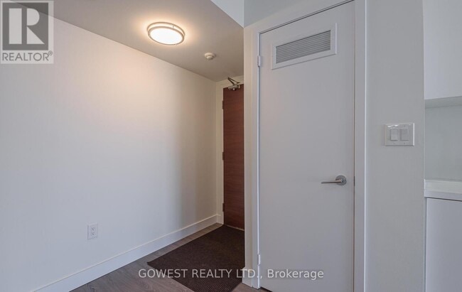 Photo du bâtiment - 15 Iceboat Terr