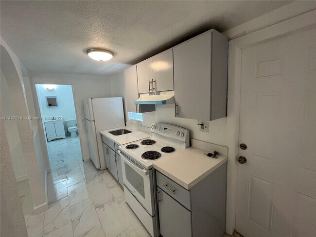 Building Photo - 6136 N Miami Ave