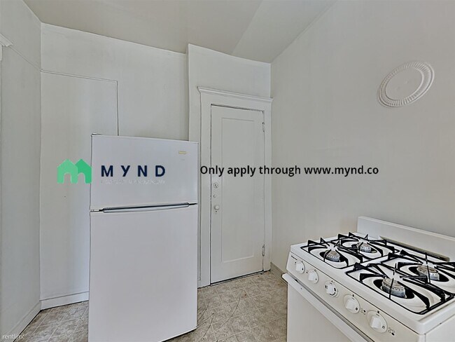 Foto del edificio - 240 Grand Ave