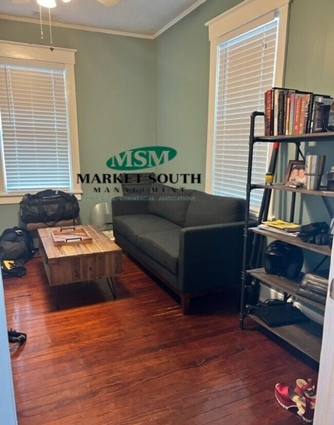 Building Photo - **APPLICATION PENDING**ADORABLE RENOVATED ...