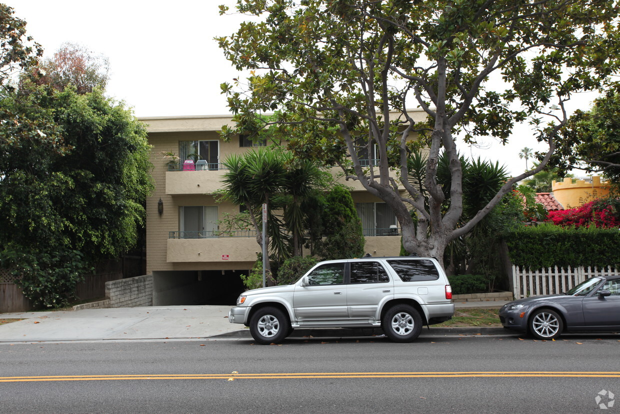 Building Photo - 818 7th St