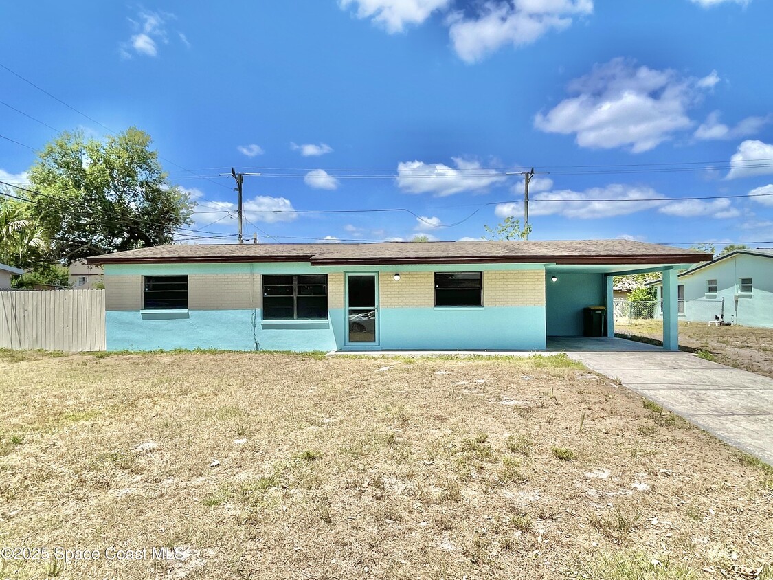 Primary Photo - 1074 Holland St