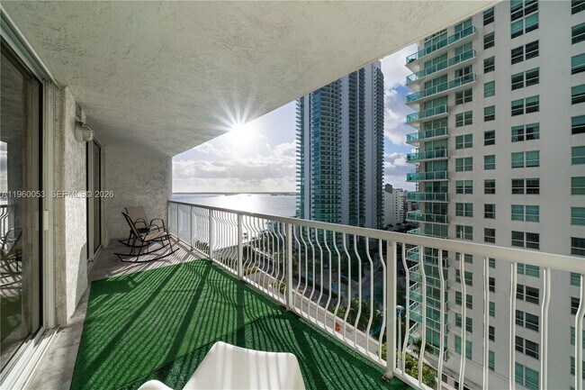 Foto del edificio - 1200 Brickell Bay Dr