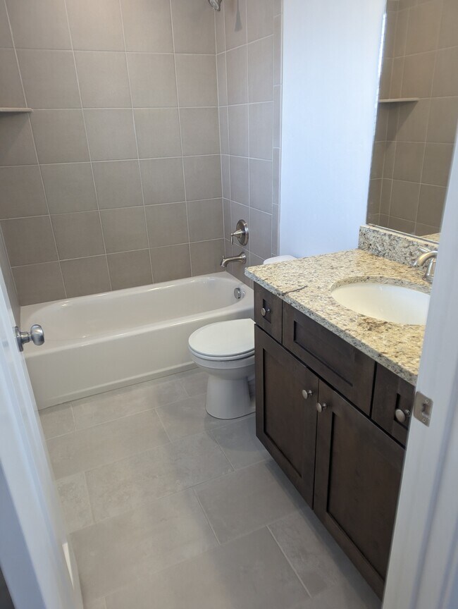 Foto del edificio - 96 W 425 N