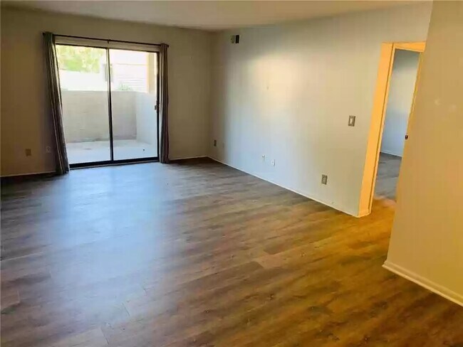 Sala de estar - 9533 University Ave