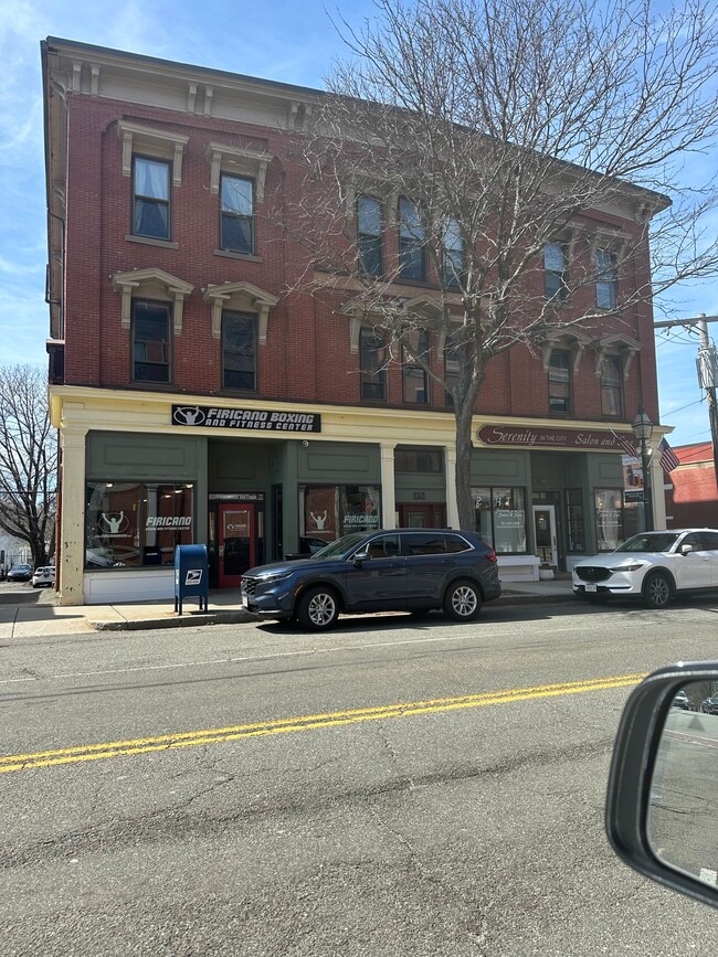 Building Photo - 375 Main St