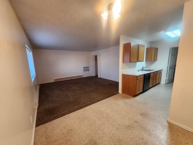 Building Photo - 2140 Elizabeth Blvd