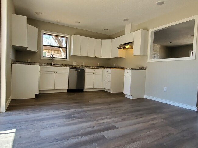 Foto del edificio - 1001 W 18th Ln