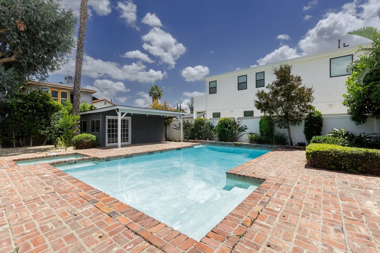 Primary Photo - Spacious 5-Bedroom, 3-Bath Home with Pool ...