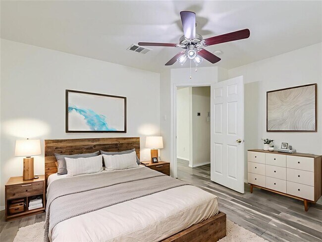 Foto del edificio - 13313 John Tyler St