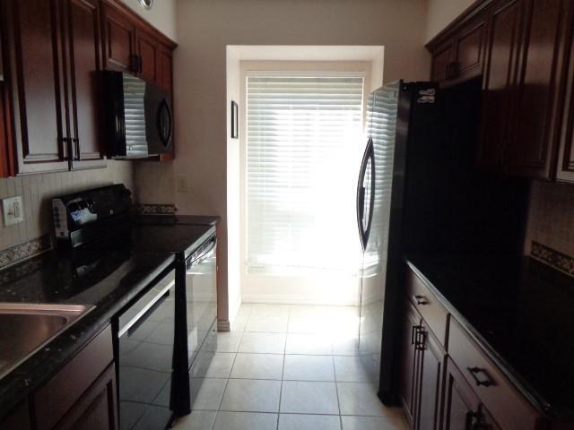 Building Photo - 469 Bendwood Dr