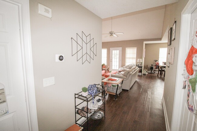 Building Photo - 105 Tuscany Trail