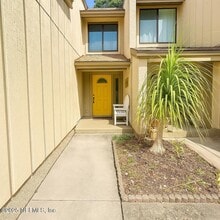 Building Photo - 3165 1st Ave