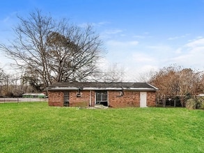Building Photo - 2903 Dahlia Dr