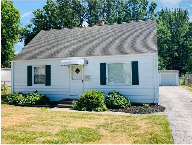 Building Photo - 25870 Briardale Ave