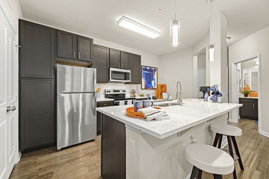 Art Avenue Apartments - 10201 Lee Vista Blvd Orlando, FL 32829
