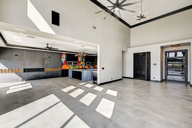Building Photo - DREAMY 4BEDROOM HOME WITH POOL & BEAUTIFUL...