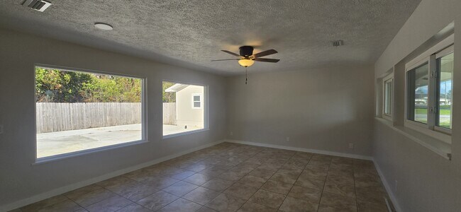 Foto del edificio - 802 W 17th St