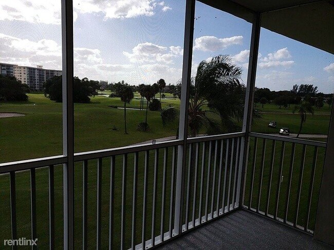 Foto del edificio - 2900 N Palm Aire Dr