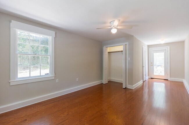 Building Photo - 2917 Pearl #A12 - Charming 2 story, 3-bedr...
