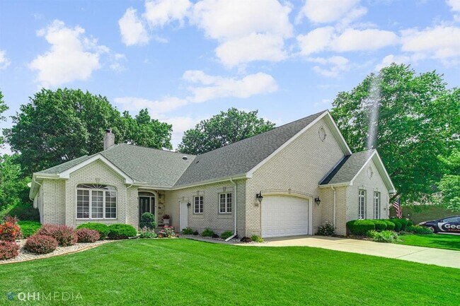 Front - 940 Troon Ct