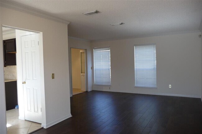Building Photo - 3422 Hidden Creek Dr