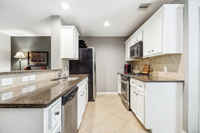 Foto del edificio - 1138 W 25th St