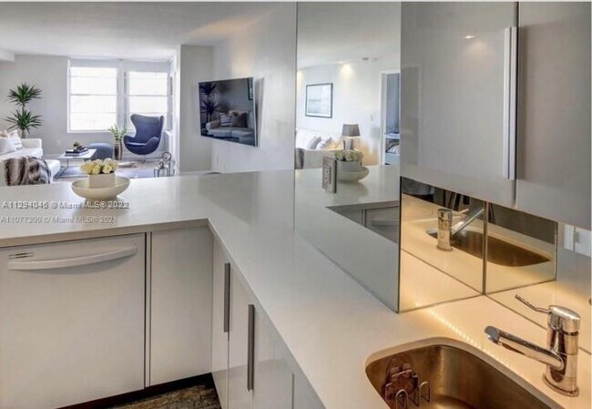 Foto del edificio - 2899 Collins Ave