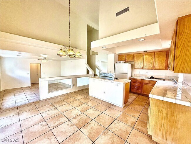 Foto del edificio - 8700 Raindrop Canyon Ave