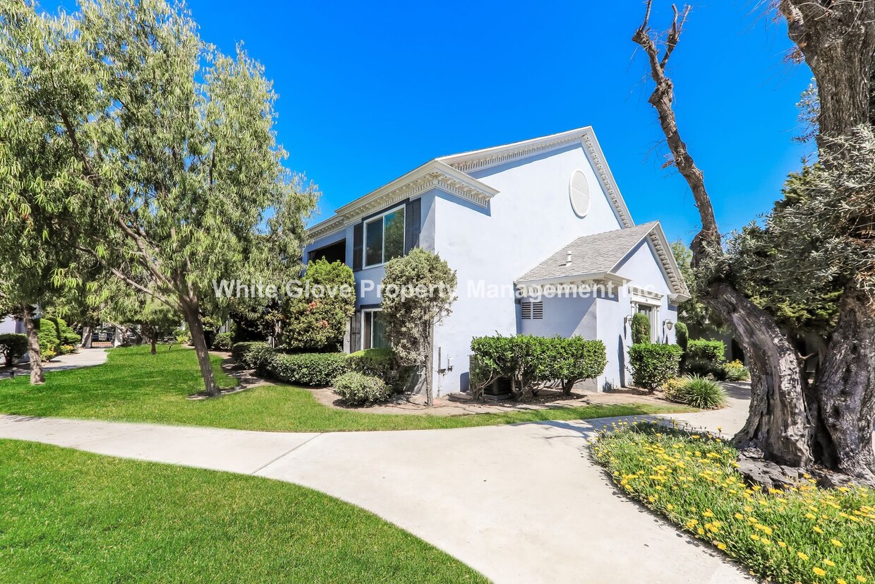 Primary Photo - 2 Bedroom Fullerton Townhome