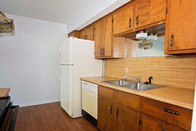 Kitchen - 1810 Rosemary Ave