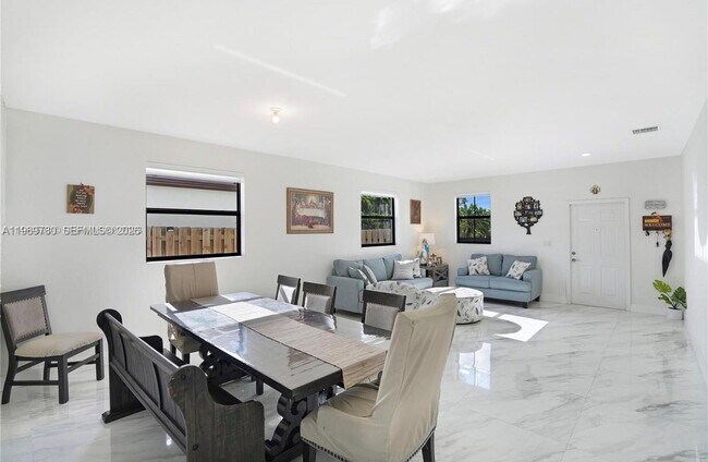 Foto del edificio - 10321 SW 232nd St