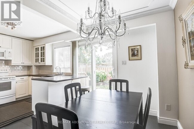 Building Photo - 235 Bronte St. S