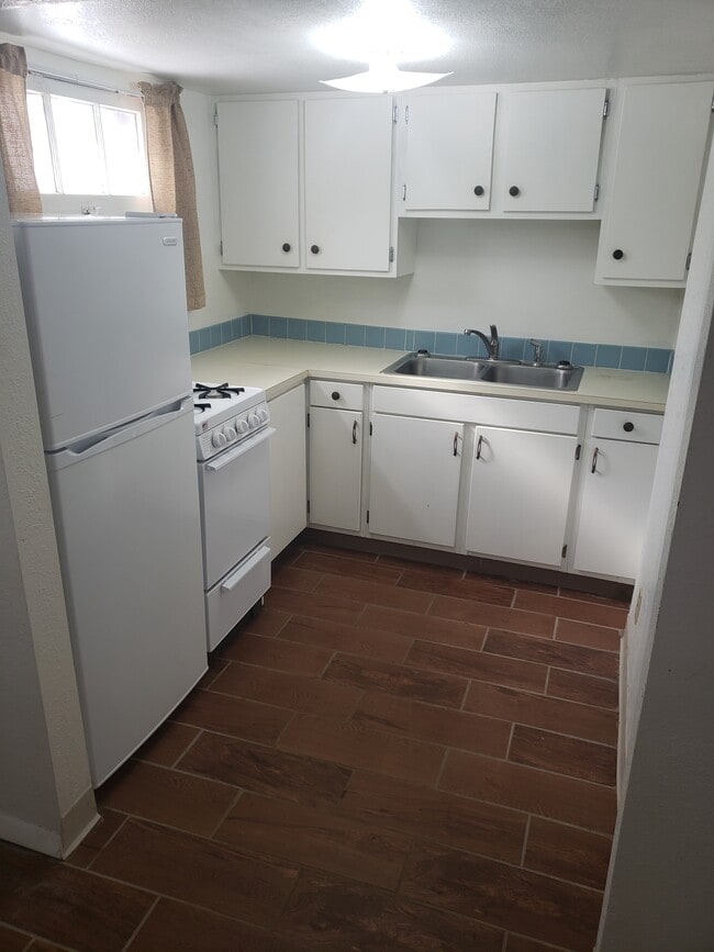 Building Photo - 3518 Cribbon Ave.