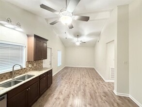 Building Photo - 140 Huisache St