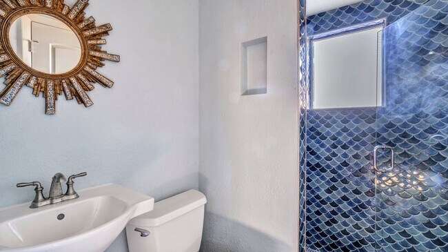 Building Photo - 912 S Armstrong Ave